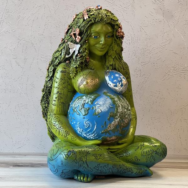 Medium Gaia Statue