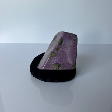 Stichite in Serpentine